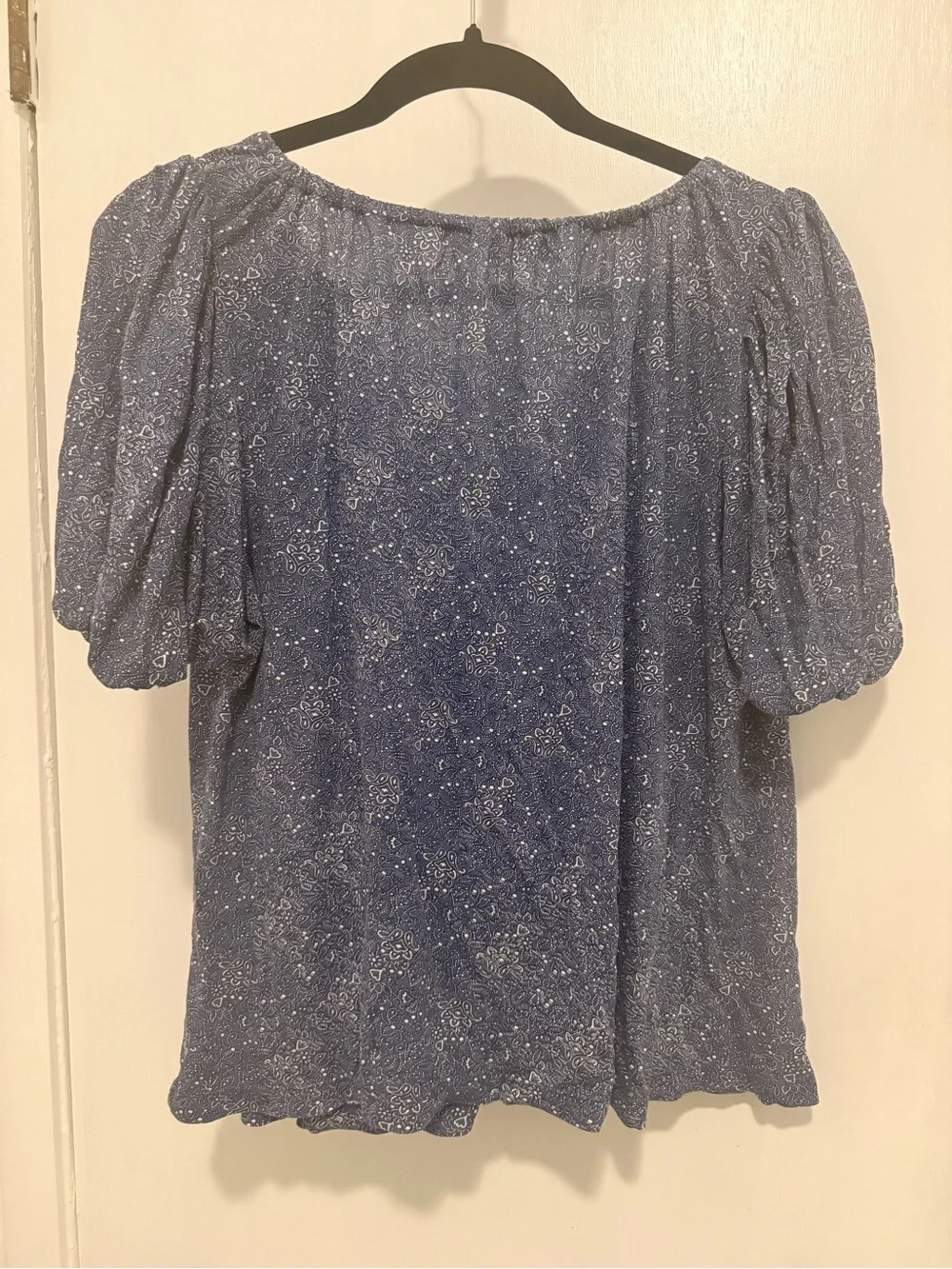 LOFT Blue Paisley Puff Sleeve Split Neck Rayon Top Women size L